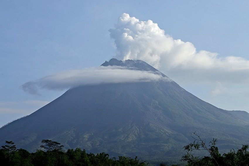 large APTOPIX Indonesia Volcano  dacfceadeae faea