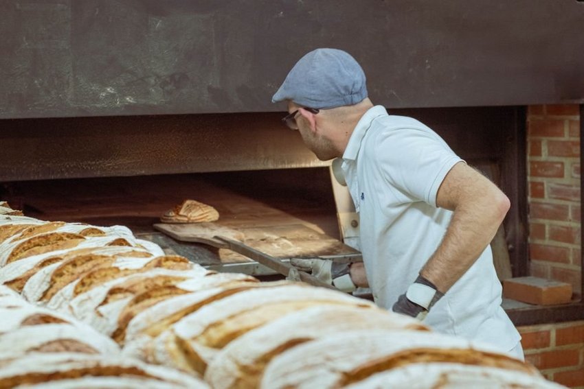 large chlieb pekar dacf