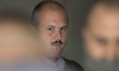 large ss c S Q Rowsy CRSQA Hm Q Predseda opozi nej SNS Marian Kotleba prich dza na pojedn vanie ad