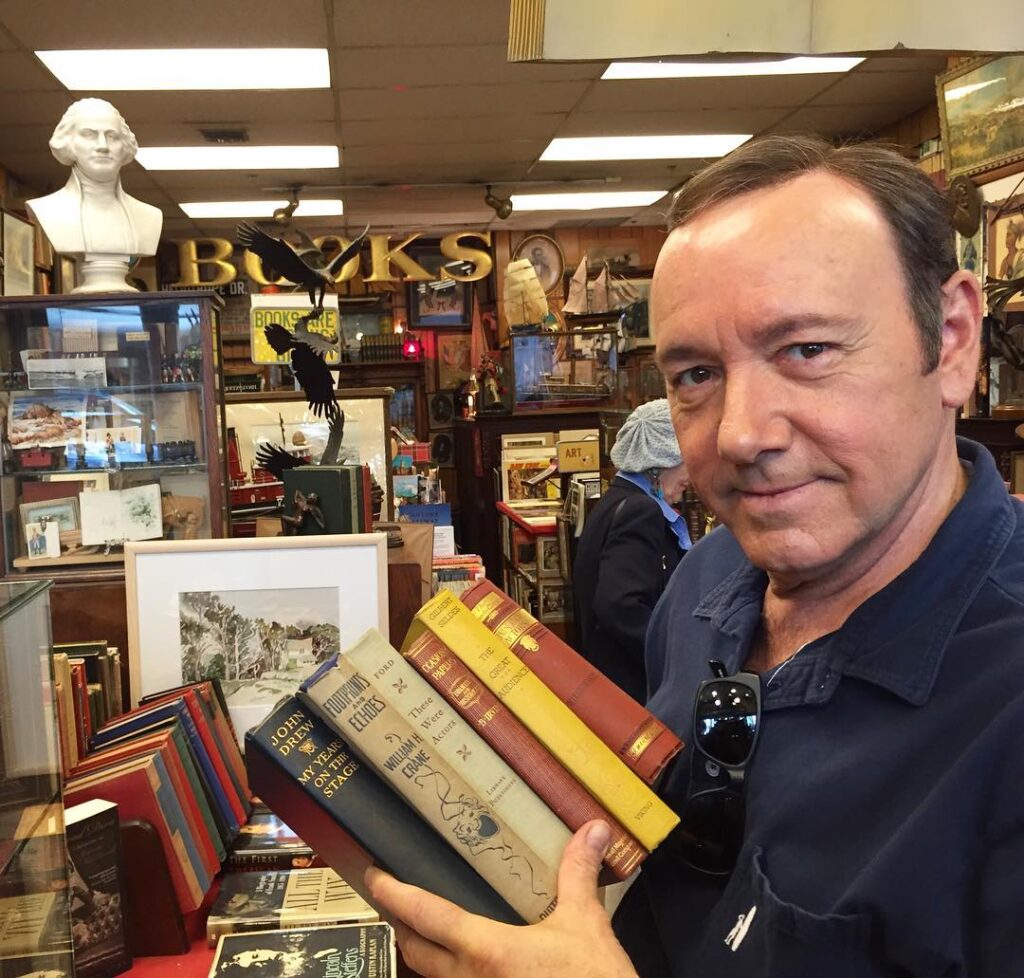 Oscarový americký herec Kevin Spacey pozná verdikt v prípade sexuálneho obťažovania štyroch mužov.