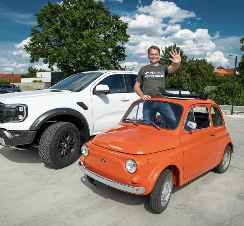 NAKA rieši prípad, v ktorom zástupca jednej zo súkromných firiem kvôli registrácii áut Fiat 500 na v rámci predvolebnej kampane údajne podplatil úradnika na okresnom úrade.