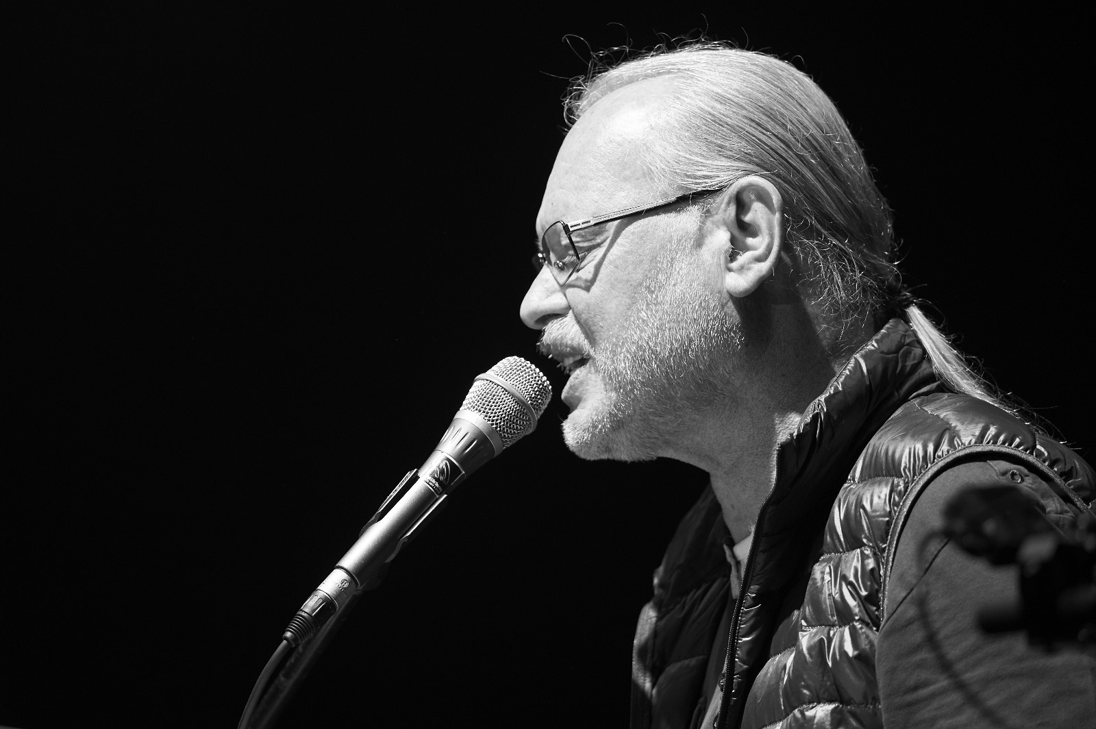 Vo veku 64 rokov zomrel legedárny slovenský hudobník a člen skupiny Elán Vašo Patejdl.